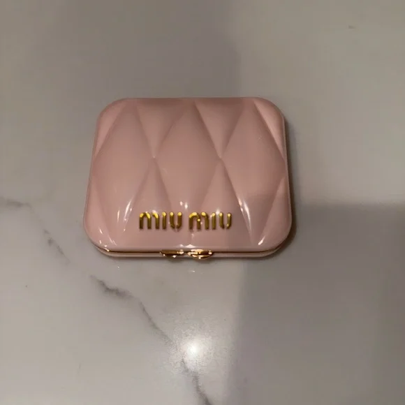 New Miu Miu Pink hard Quilted Compact Mirror with Gold accents - Picture 4 of 9